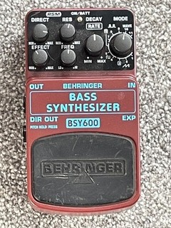 Behringer BSY600 BASS SYNTHESIZER EFFEKTPEDAL