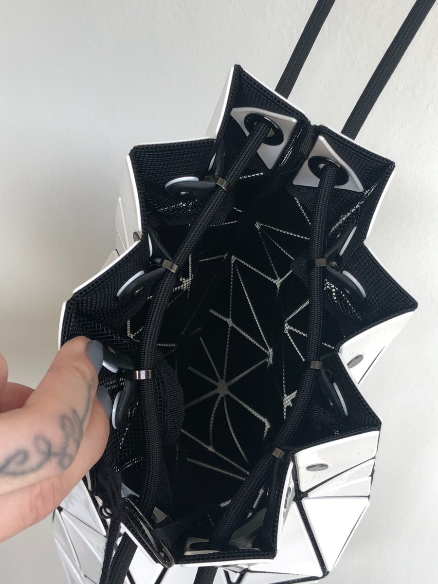 BAO BAO ISSEY MIYAKE Lucent Wring Small White Geometric