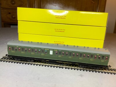 Hornby R4720 SR ex LSWR Non-Corridor 3rd Class Coach 304