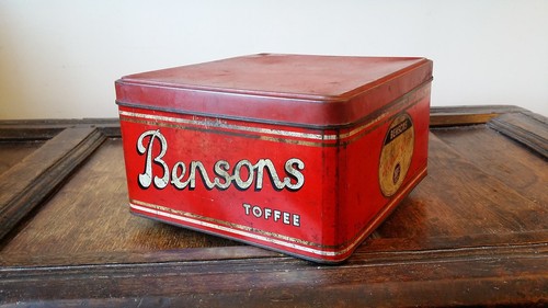 VINTAGE LARGE SHOP ADVERTISING TIN - BENSONS ROYAL GALA TOFFEE - Picture 6 of 9
