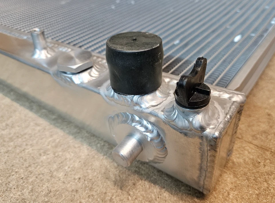 CLEARANCE Aluminium Alloy Radiator fits Toyota Celica GT 2.0 ST202 94-99 Stoney - Image 3 of 4