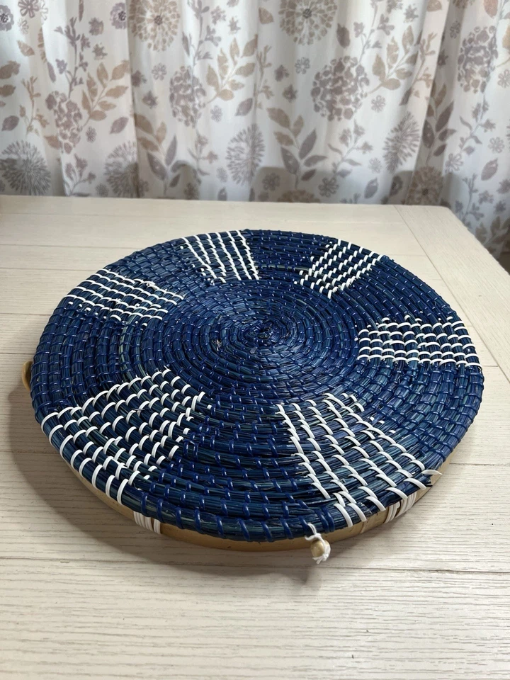 圆形编织托盘蓝色和白色网格食物圆顶竹圈 16 英寸直径野餐 — 第 2/4 张图片