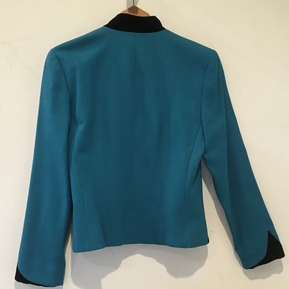 Traje Louis Feraud 3 Piezas Talla 4 Turquesa Chaqueta Falda y Blusa, Borde Terciopelo Negro Foto 4 de 4