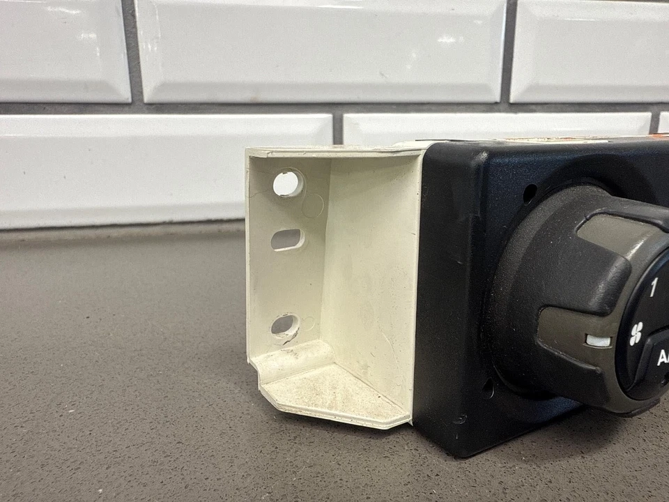 2-дверный ручной климат-контроль температуры 04–06 Pontiac GTO - Изображение 4 из 4