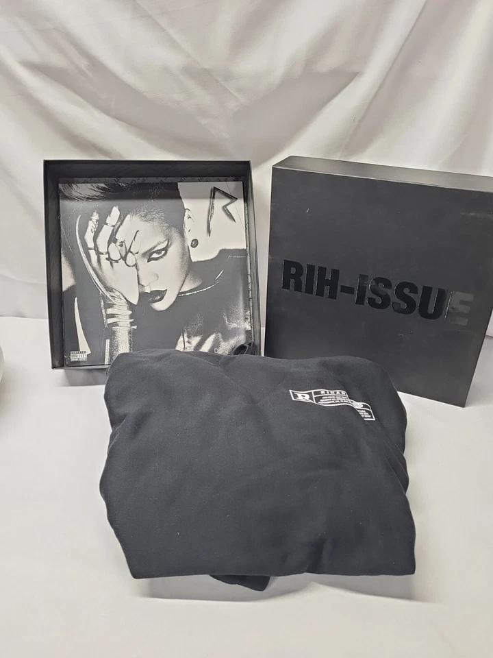 Rihanna Rated R Rih-Issue Limited Edition Vinyl Record & Medium Hoodie NEW 2 LP Foto 4 de 4
