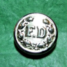 (1) 5/8" SUPERIOR QUALITY "FD" FIRE DEPT SILVER METAL HAT PRONG BUTTON NOS (V43)