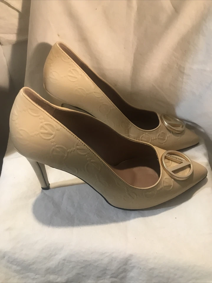 VALENTINO Monogram Beige Leather Pumps Heels ITALY SZ 8 $89 - Image 2 of 4