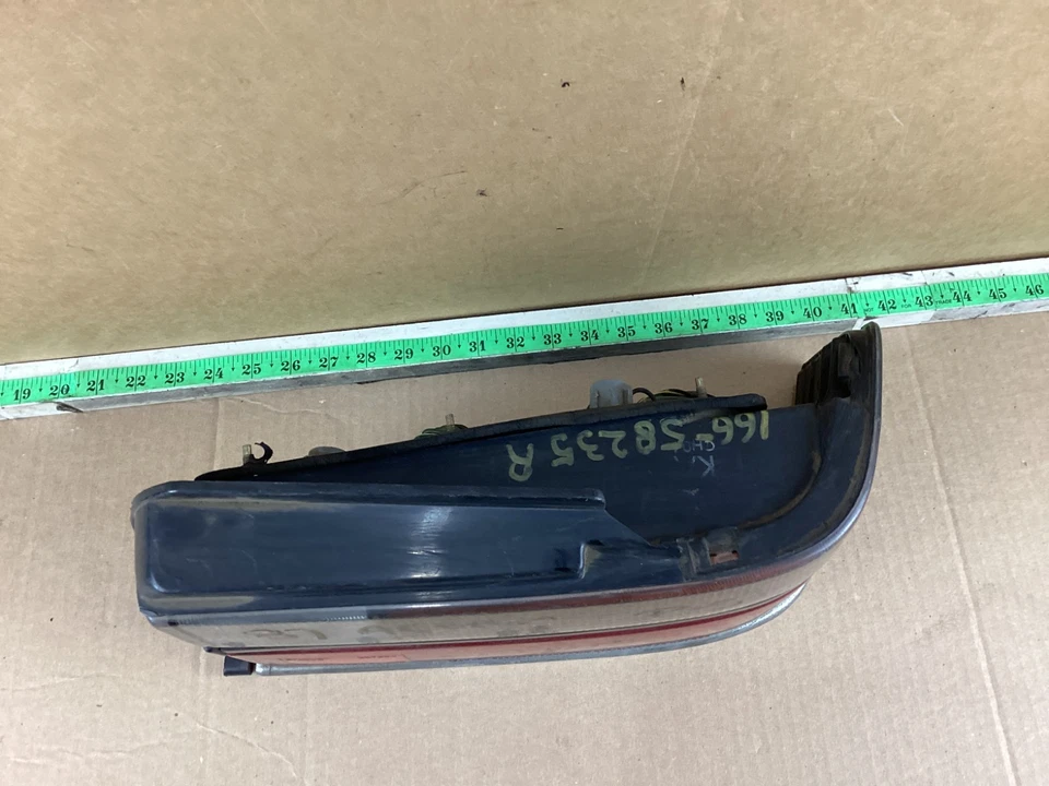 1986 - 1988 Acura Legend Sedan lanterna traseira direita lateral do passageiro fabricante de equipamento original - Imagem 3 de 4