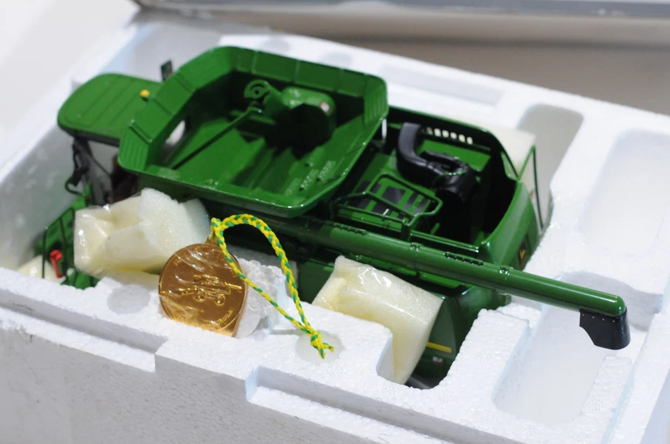 ERTL SERIES II PRECISION JOHN DEERE 9750 STS COMBINE SCALE 1:32 DIECAST NEW - Image 4 of 4