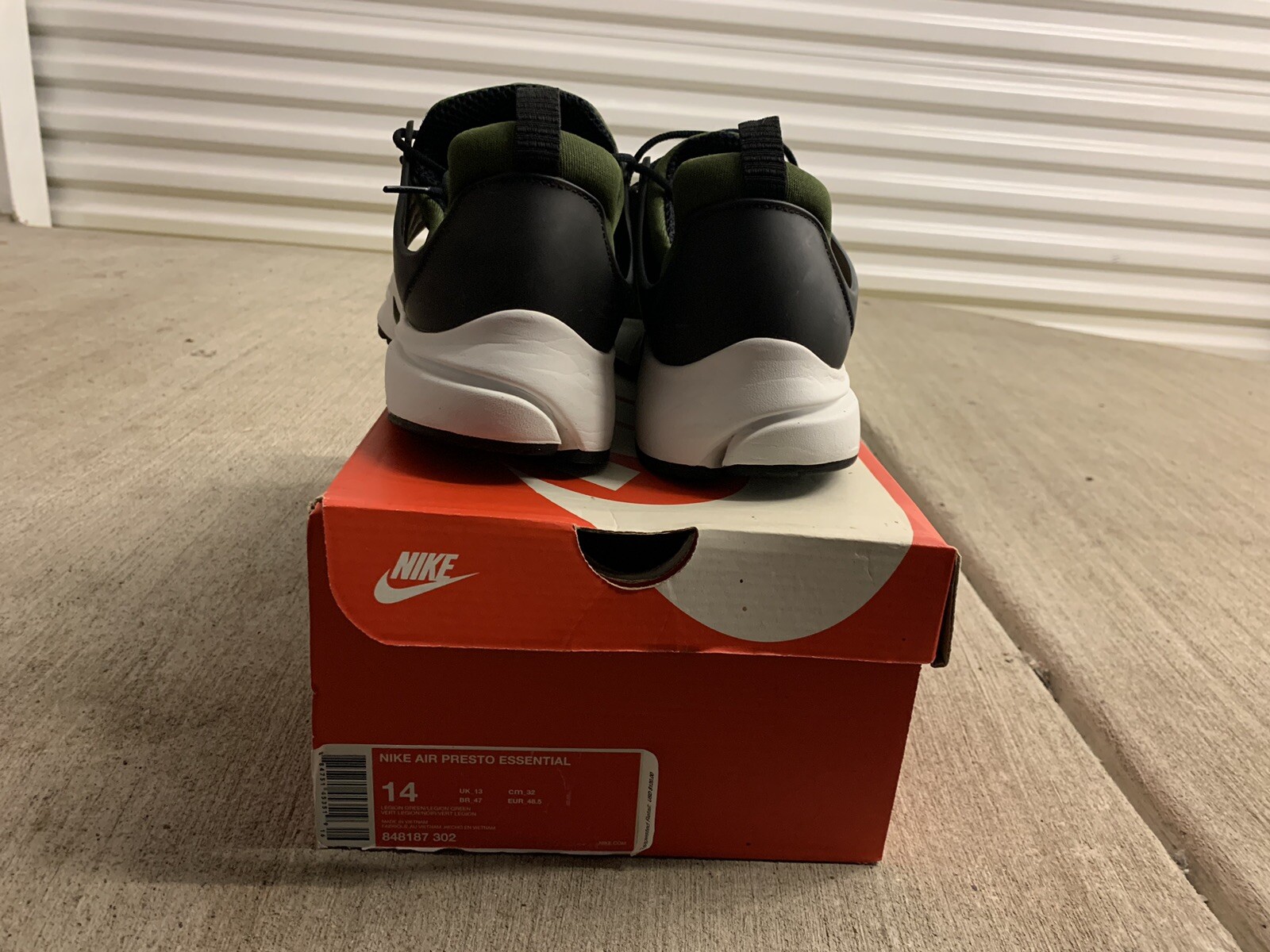 nike air presto essential legion green