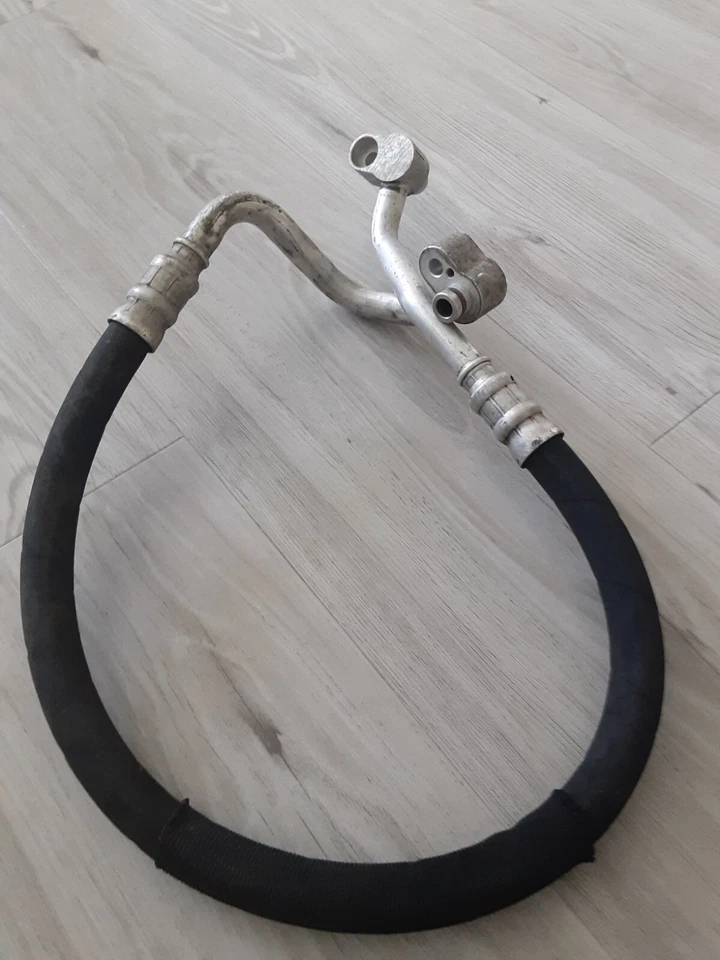Tubo de manguera condensador aire acondicionado Volkswagen Tiguan 2009-2017 5N0 820 741 OEM* Foto 2 de 4