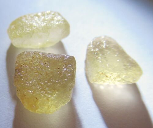 13.20 carats Natural Tanzanian Leuco Garnet Crystals - Facet Rough - Picture 1 of 3