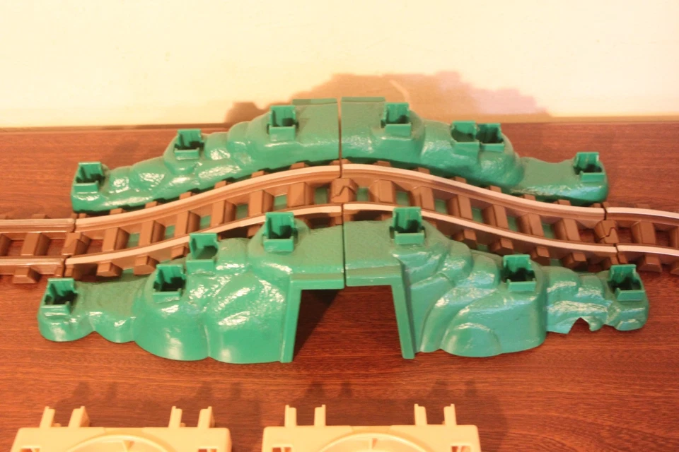 Lincoln Logs Train SET Add-On 3 Train Cars 2 Overpass Supports  Tunnel Bridge - Image 3 of 4