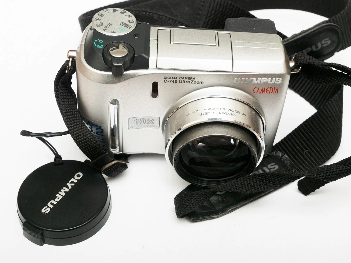 CAMEDIA C-740 UltraZoom(★xDピクチャーカード5枚付き) Olympus C-740 Ultra Zoom 3-megapixel digital camera at Crutchfield