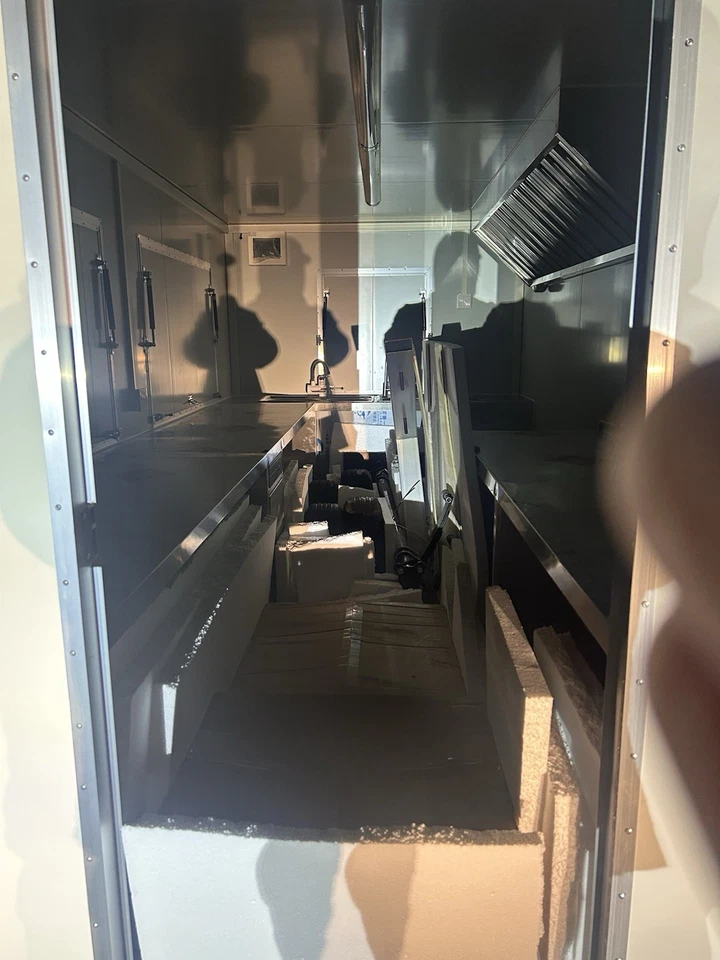 Remolque de comida hecho a medida negro y blanco Foto 2 de 2