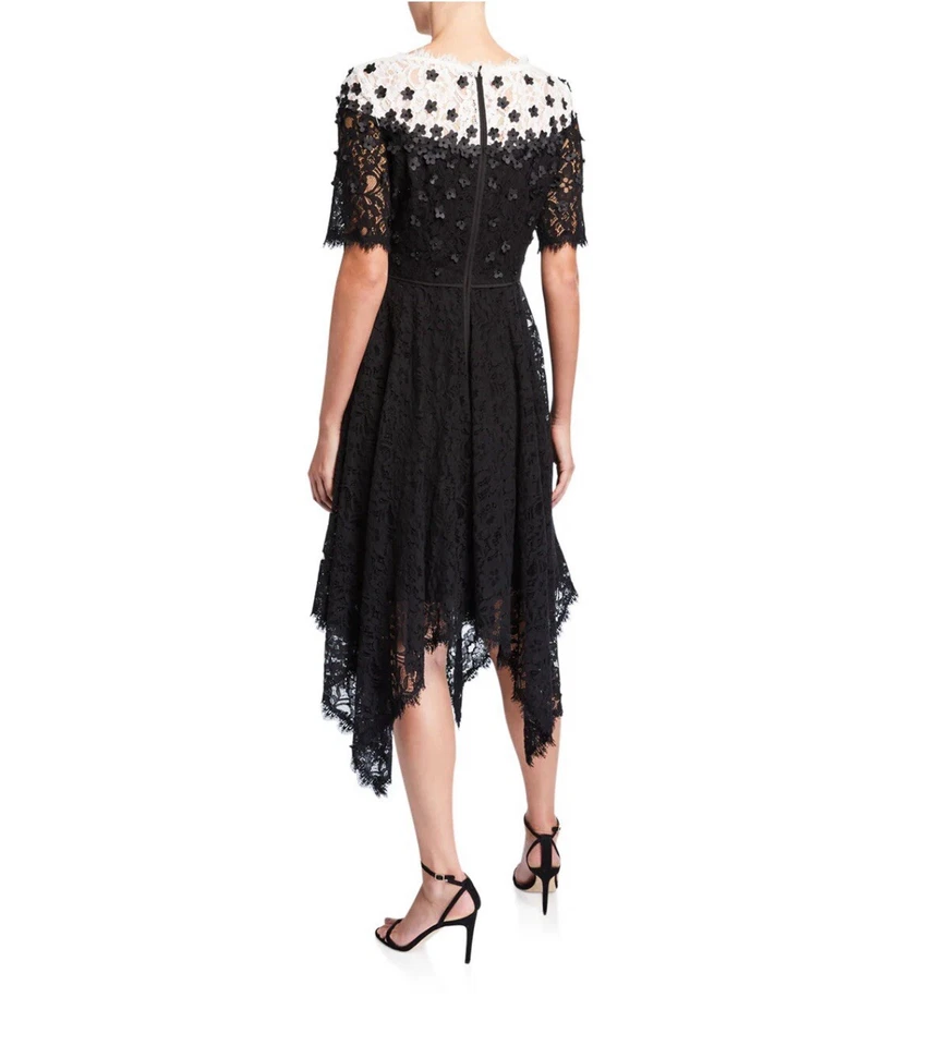 Vestido pañuelo de encaje con apliques florales Shani talla 8 precio de venta sugerido por el fabricante 456 USD negro/blanco Foto 2 de 4