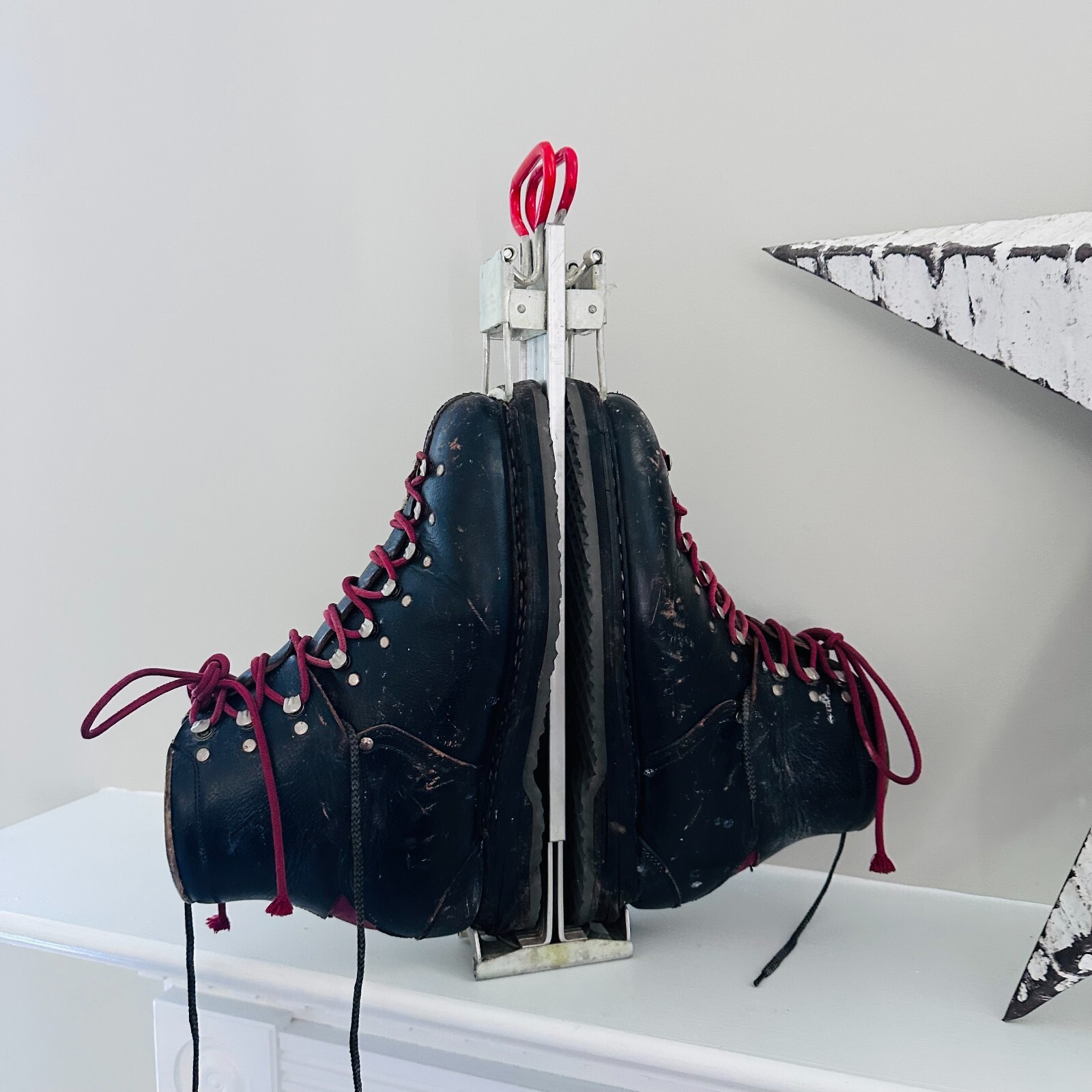 SALOMON Scarponi da sci vintage in pelle nera stringati e porta scarponi