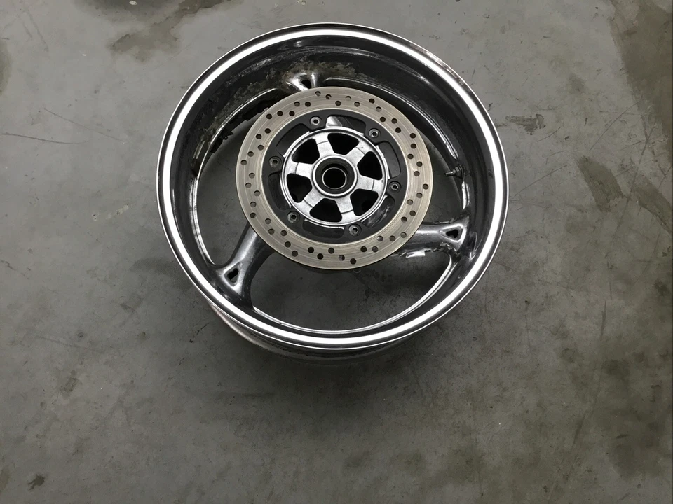 08-20 RUEDA TRASERA SUZUKI HAYABUSA CROMADA Foto 2 de 4