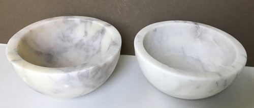Juego de 2 tazones de pellizco de mármol tallado para hierbas o especias DASH OF THAT 4" D - Imagen 2 de 5