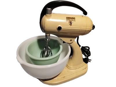 Vintage 1930 s MODEL 3 Sunbeam Automatic Mixmaster -Deco Yellow 10 speed TESTED