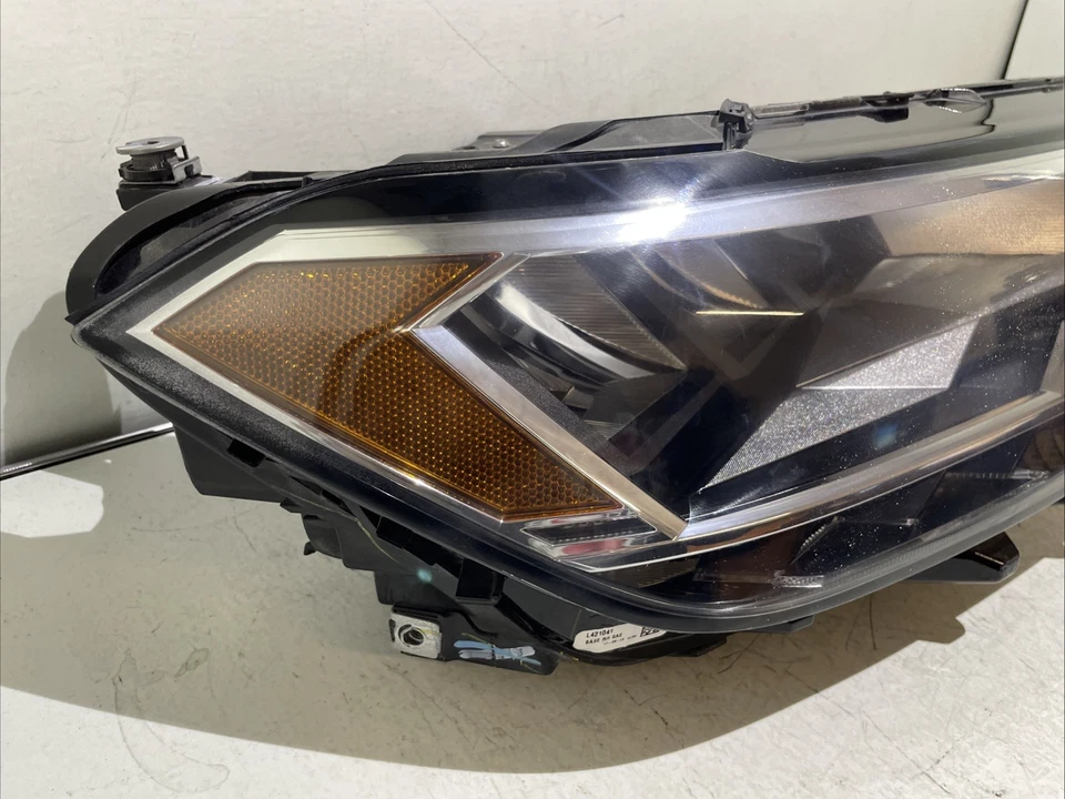 Faro reflector LED pasajero derecho derecho OEM 2140 2019-2022 Volkswagen Jetta Foto 2 de 4