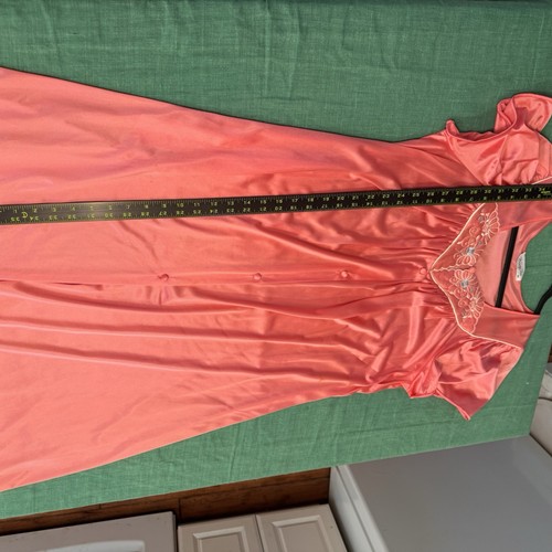 Vintage Vanity Fair Sz M Pink Salmon Satin Robe Mumu Lingerie Knee Length Nylon - Picture 9 of 12