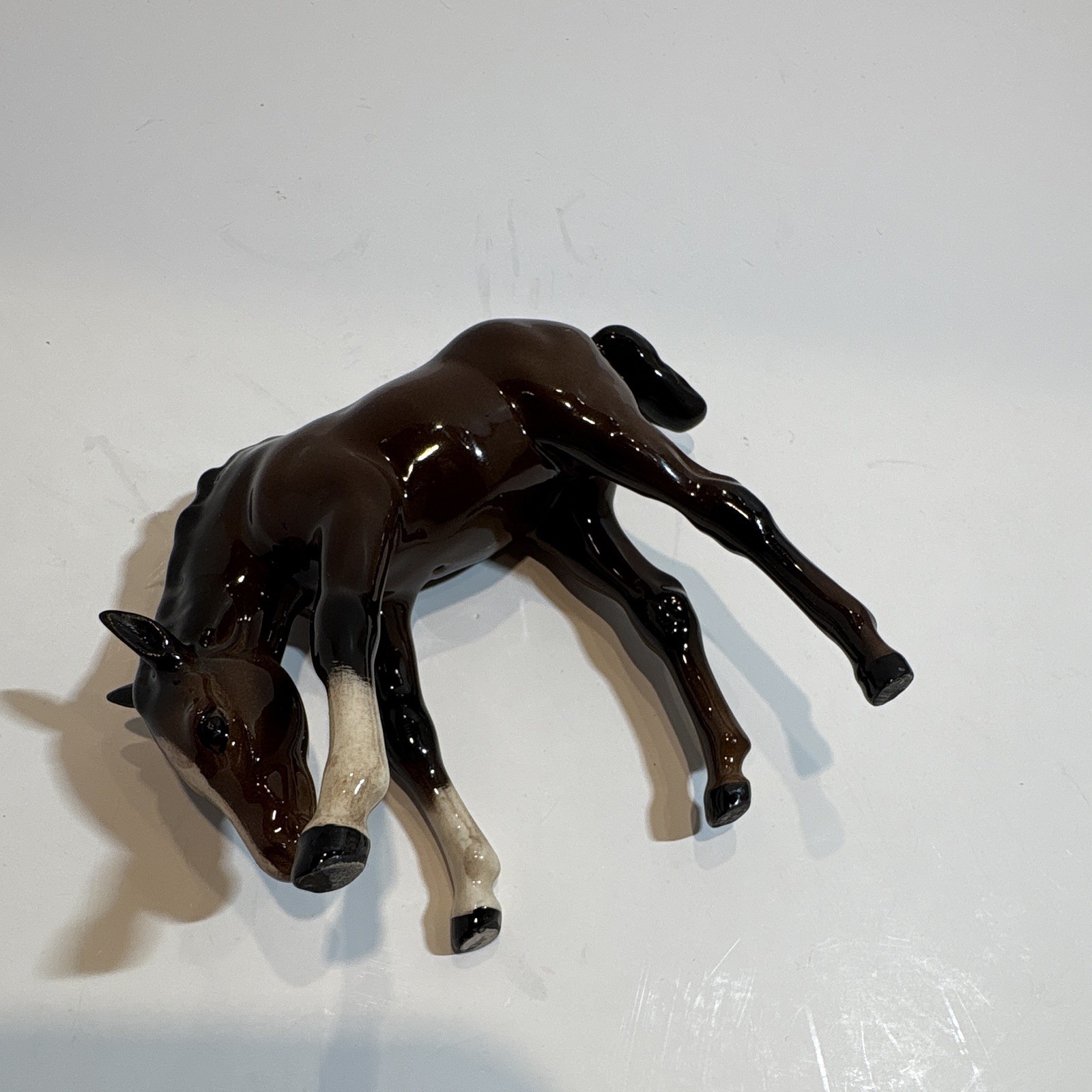 BESWICK Horse Foal Grazing Head Down Gloss Porcelain Brown Bay England Vintage