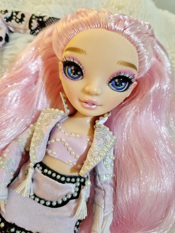 Rainbow High Minnie Choi Royal Three Kpop Doll - Image 2 of 4