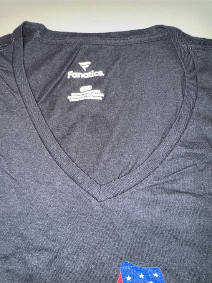 Camiseta Los Angeles LA 2028 Juegos Olímpicos de Verano Cuello en V Mujer’s Grande Negra Fanáticos Foto 4 de 4