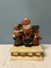 Vtg Musical Wellington Bear Band Wish you a Merry Christmas Wreath Music Box — photo 2