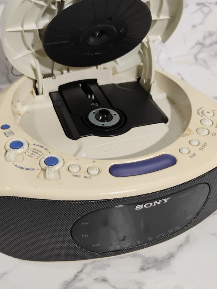 Sony Dream Machine ICF-CD837 Alarm Clock FM/AM CD Clock Radio TESTED - Image 3 of 4