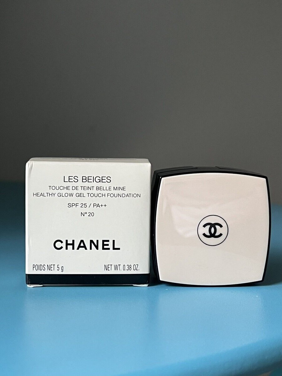 N°20) Chanel Les Beiges Healthy Glow Gel Touch Foundation