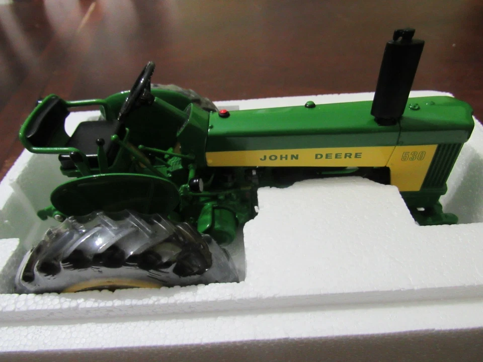 ERTL 1/16 TWO CYLINDER CLUB XVII 2007 JOHN DEERE 530 GP TRACTOR - NIB - Image 4 of 4