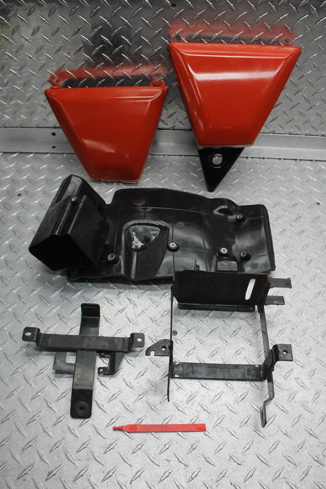 2014 ROYAL ENFIELD CONTINENTAL GT535 SIDE COVERS UNDER TAIL & BATTERY TRAY