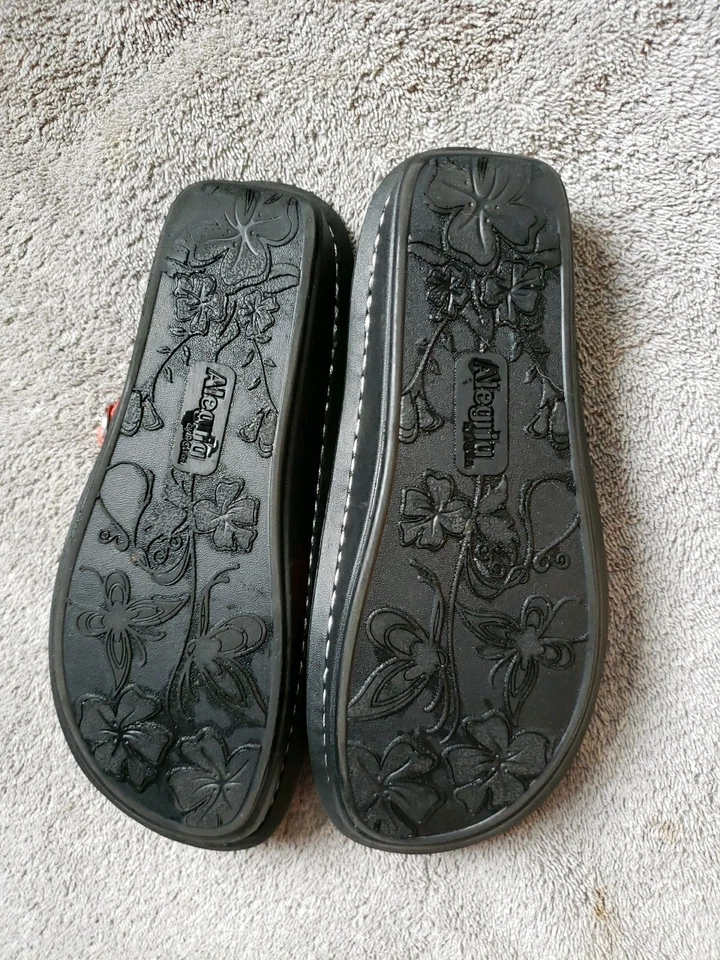 Sin cordones Alegria de cuero rojo. Forro plateado. Talla 36 Muy Linda Foto 2 de 4