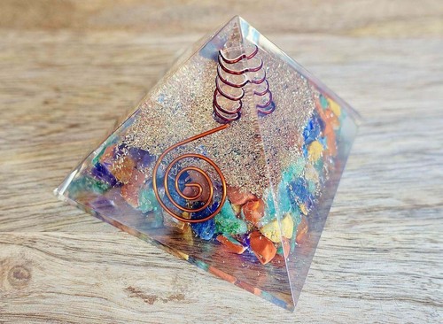 7 Chakras Piedra Hecho a Mano Pirámide de Orgonita Cristal - Imagen 5 de 5