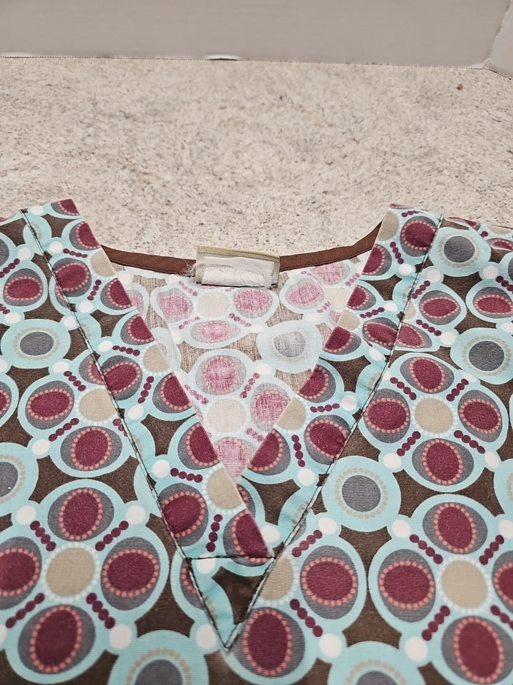 Blusa Médica Estampada Geométrica Marrón Tafford Para Mujer Talla Desconocida Foto 4 de 4