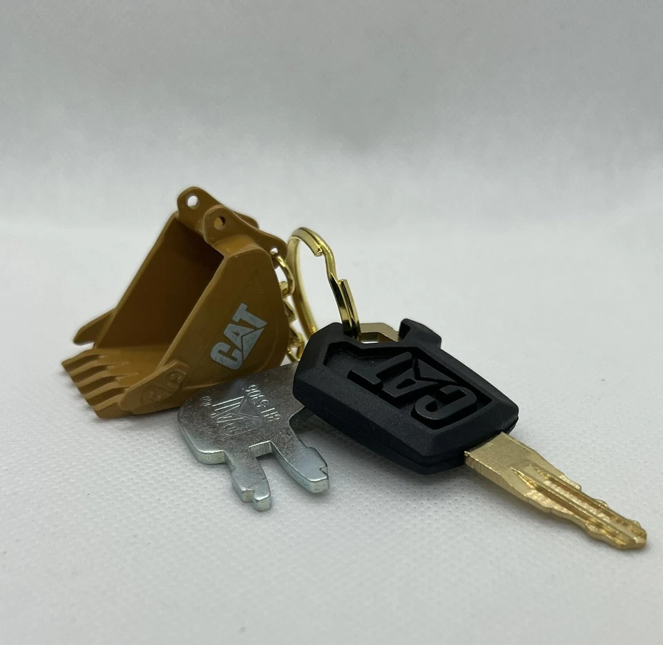 1 Cat Equipment Ignition key & 1 Master Key OEM With Bucket - Image 4 of 4