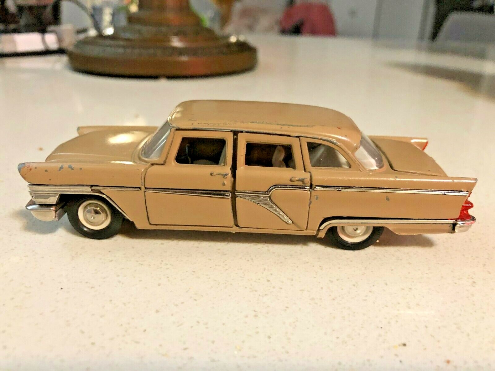 1:43 VINTAGE SOVIET RUSSIAN USSR RARE GAZ-13 CHAIKA BEIGE LIMO