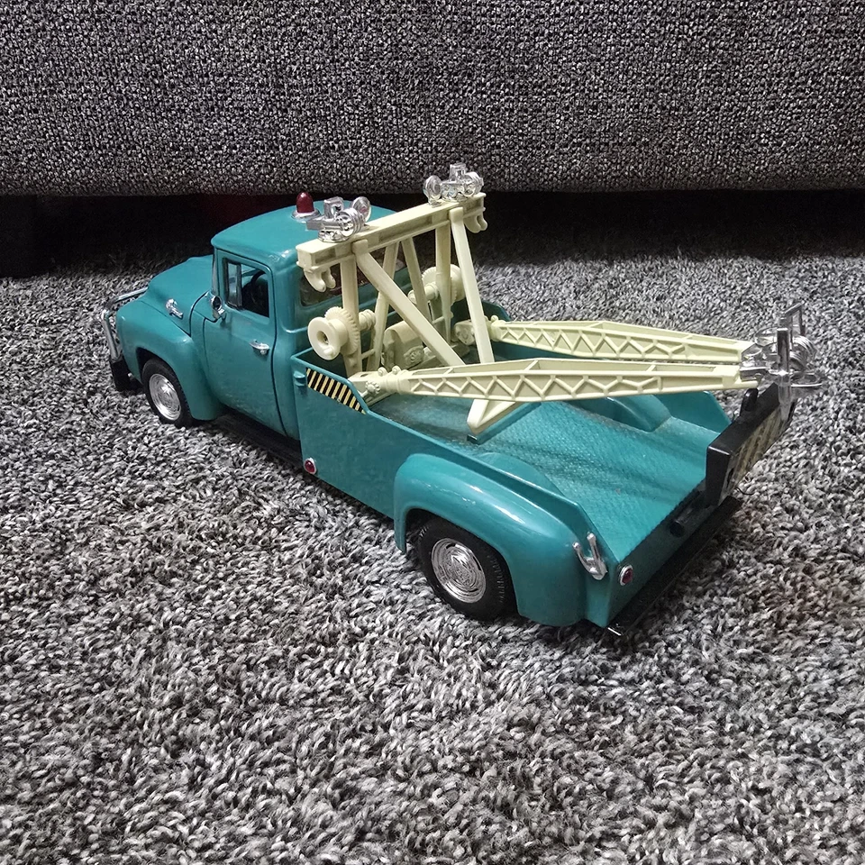 Welly 1956 Ford F-100 Tow Truck 1/18 Scale - Image 3 of 4