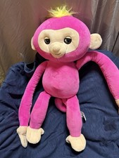 2018 WowWee Fingerlings Bella Hugs Interactive Pink Plush Monkey 16