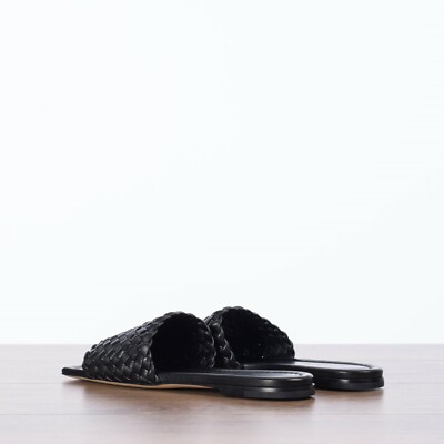 BOTTEGA VENETA ブラックレザー ミュール 37.5 BOTTEGA VENETA 855$ Slide Sandals - Squared Toe, Flat Black
