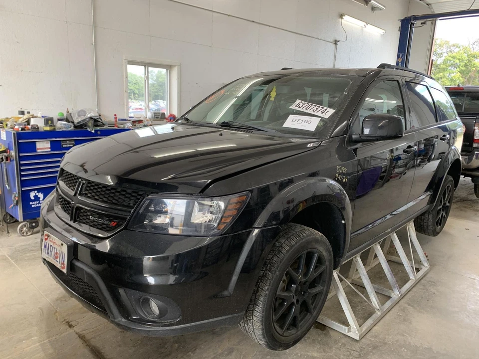 二手左尾灯总成适合:2013 道奇 Journey 带 LED 灯四分之一面板 — 第 2/4 张图片