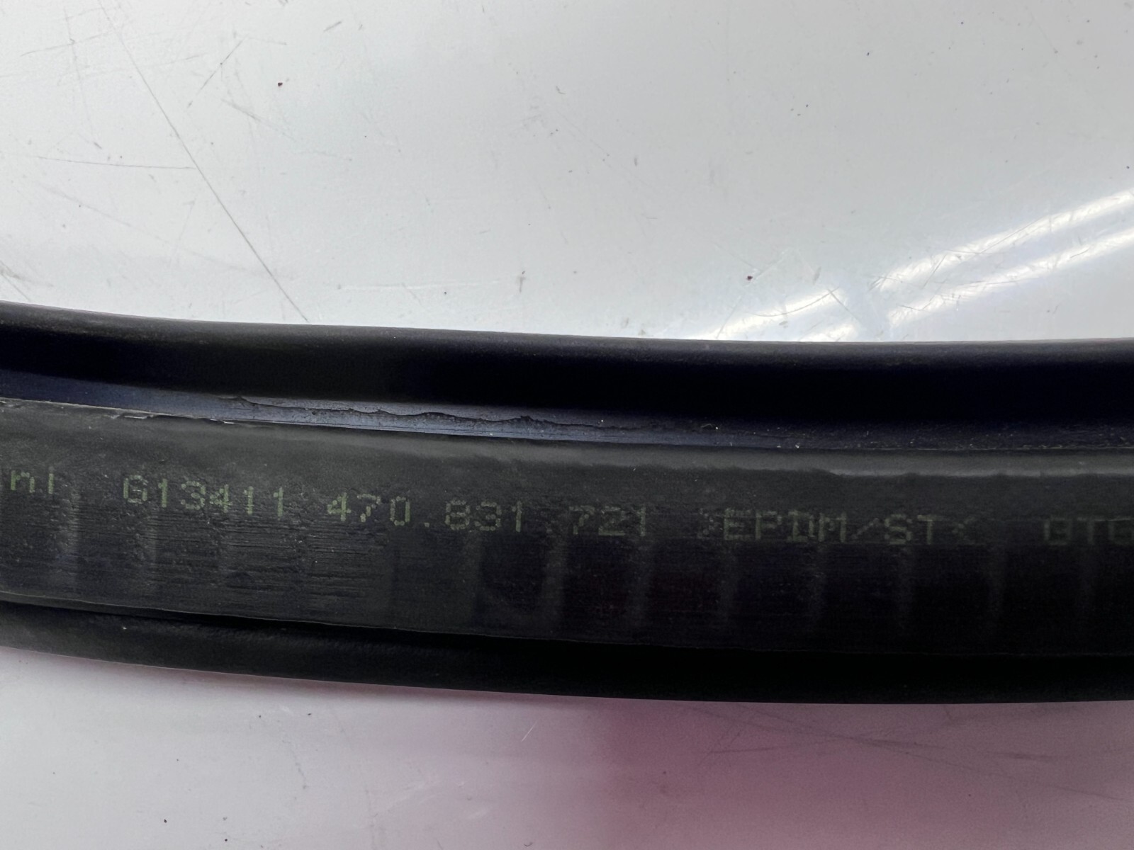 LAMBORGHINI AVENTADOR DOOR WINDOW GLASS GASKET MOULDING SEAL TRIM OEM 470831721