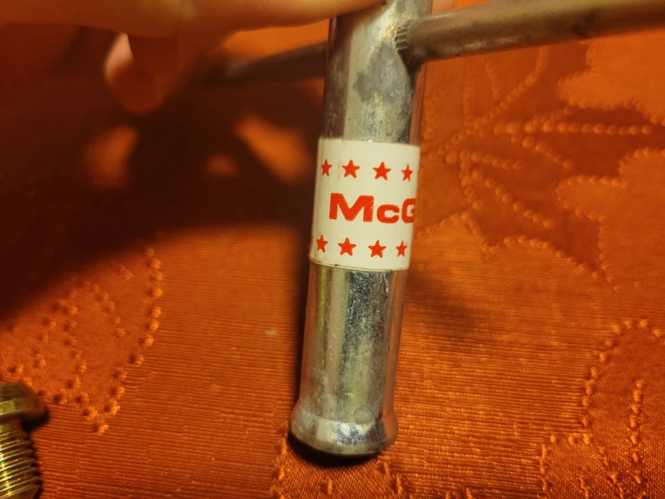 Chrysler Plymouth Dodge ROJO McGard Cubierta de Rueda de Alambre Llave y 4 Cerraduras Juego Completo Foto 3 de 4