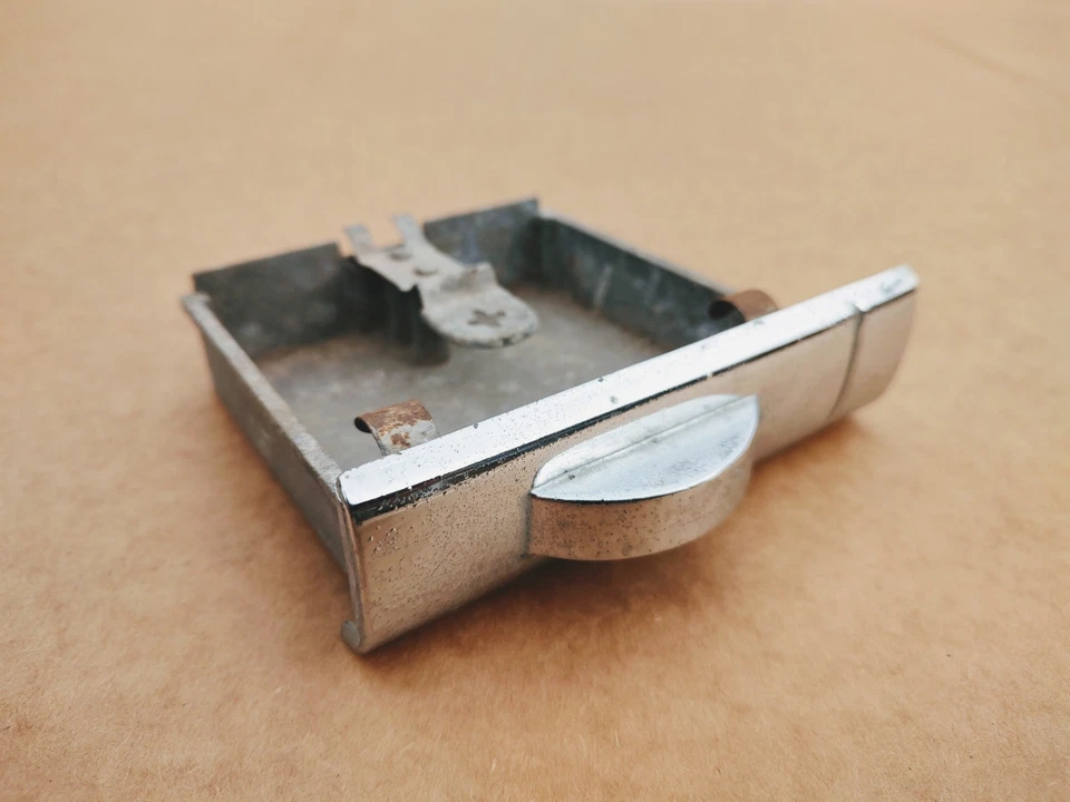 Cenicero Dodge Coronet Meadowbrook Wayfarer 1949 1950 OEM original  Foto 3 de 4