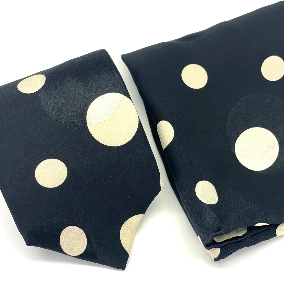 Corbata para Cuello Brioni + Cuadrado de Bolsillo Negro Geométrico Seda Italia Círculos Lunares Usada en Excelente Condición Foto 2 de 4