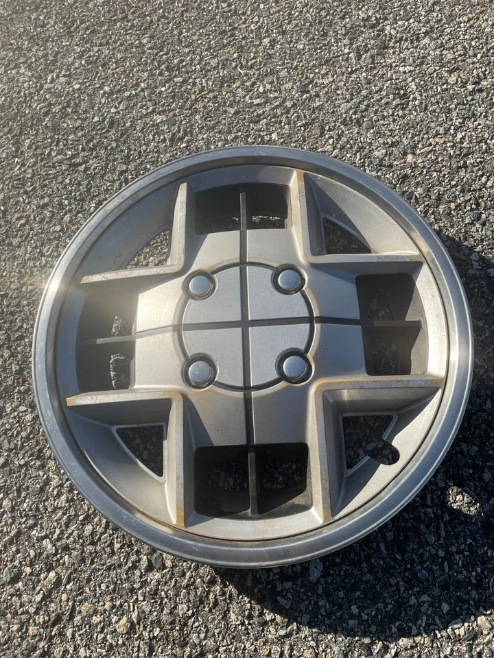 Один заводской колпак колеса 14 дюймов для Toyota Supra 1979–1981 годов выпуска - Изображение 3 из 4