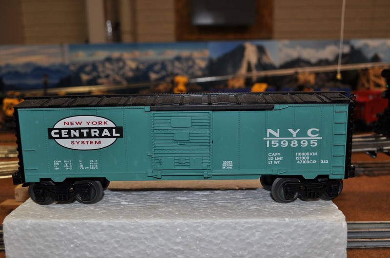Lionel  New York Central System #159895 Box Car with operating doors