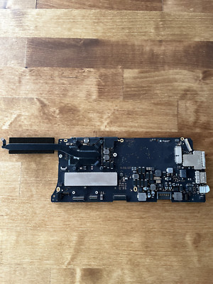 Apple Logic Board 820-4924-A for Macbook Pro 13''  AS IS!  FOR PARTS ONLY!